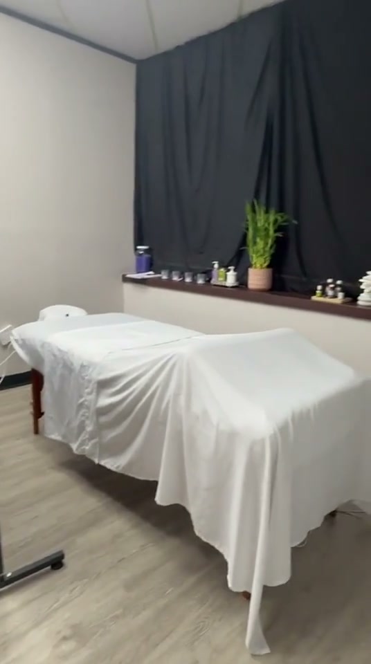 The treatment room at Cikam
